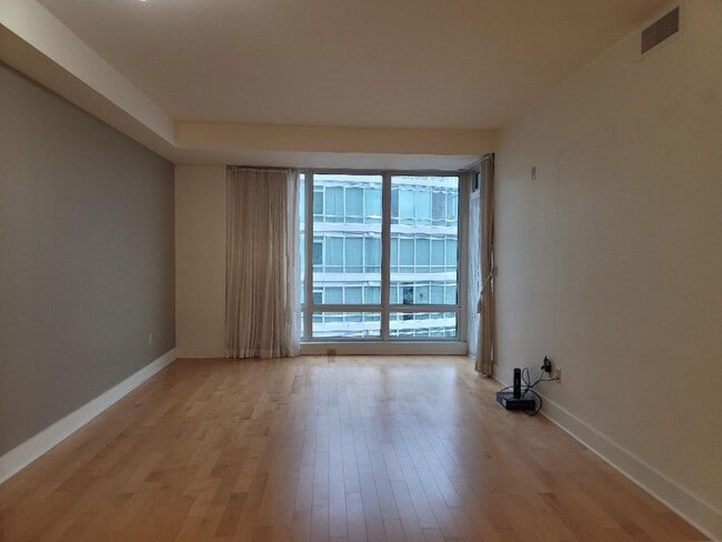 Building Photo - 1 Bedroom Harborside Condo