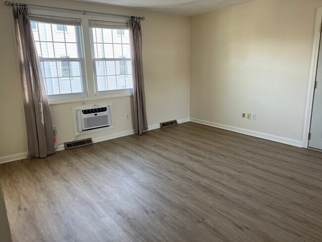 Building Photo - 7 Montvale St