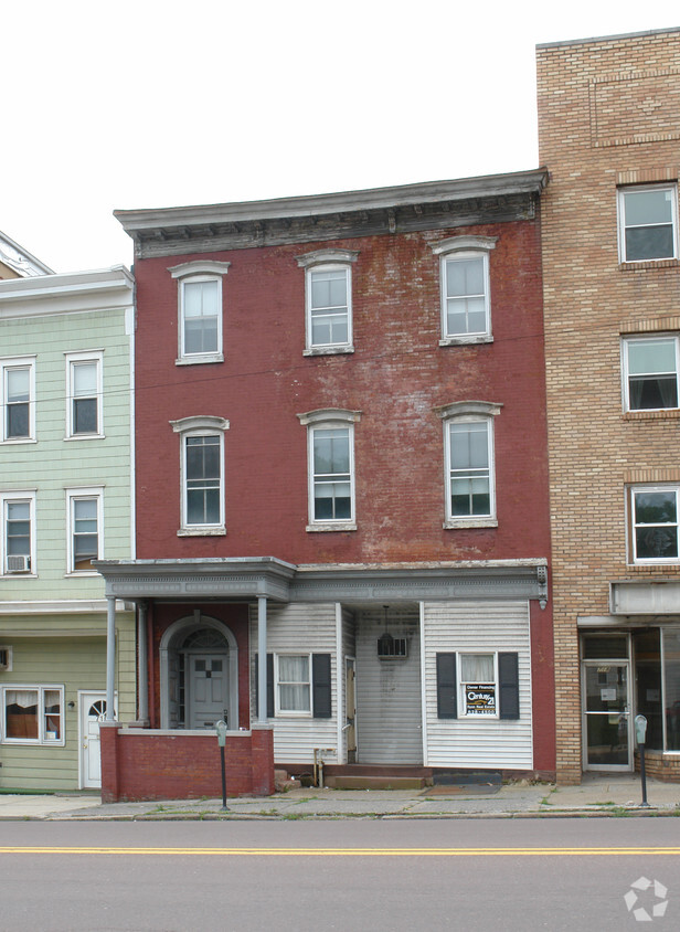 Primary Photo - 714 Centre St