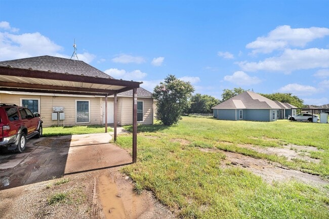 Building Photo - Beautifully Crafted 3 bed 2 bath duplex lo...