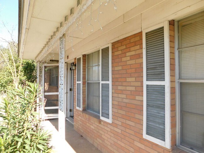 Foto del edificio - Ginder Properties1 (3601 Catalina Dr)