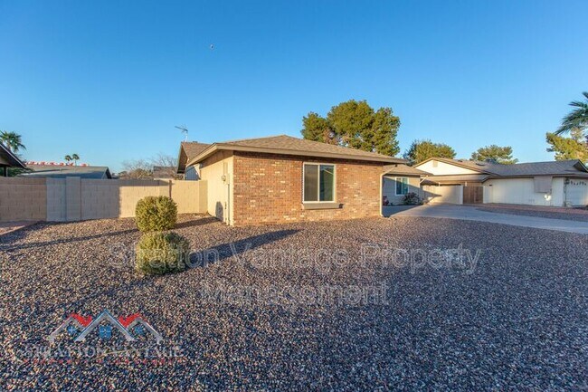 Building Photo - 4846 E Navajo St