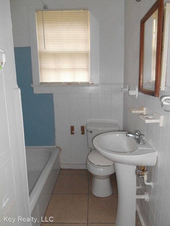 Building Photo - 2 br, 1 bath House - 5115 Broadmoore Ct.