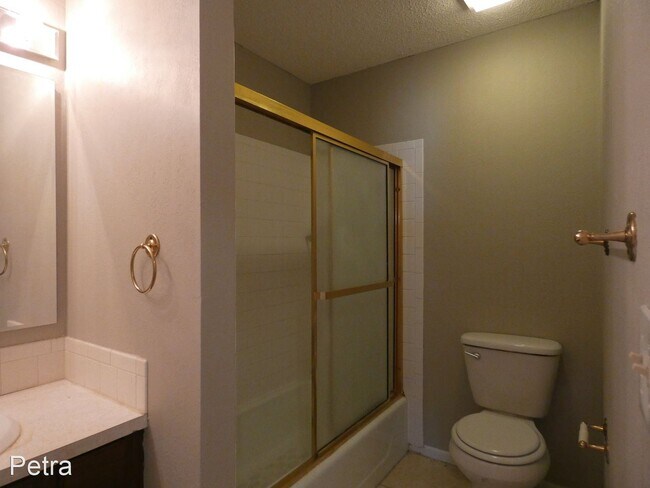 Building Photo - 3 br, 1 bath House - 2813 W Savannah