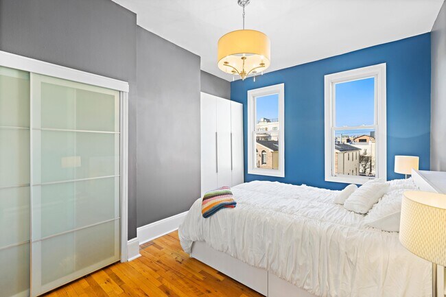 Foto del edificio - 244 Webster Ave