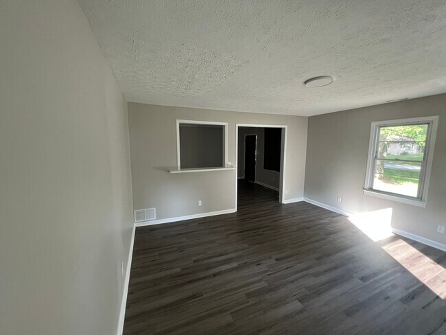 Building Photo - 1408 Doris Dr