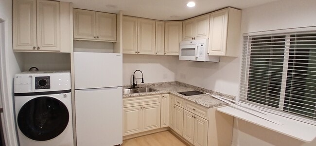 Foto del edificio - 7944 Fairchild Ave