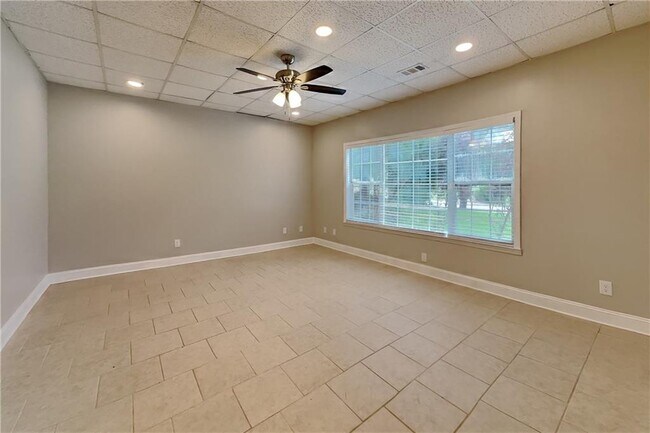 Building Photo - 3820 Pheasant Run Trce