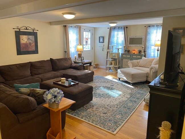 Foto del edificio - 84 Lake Rd