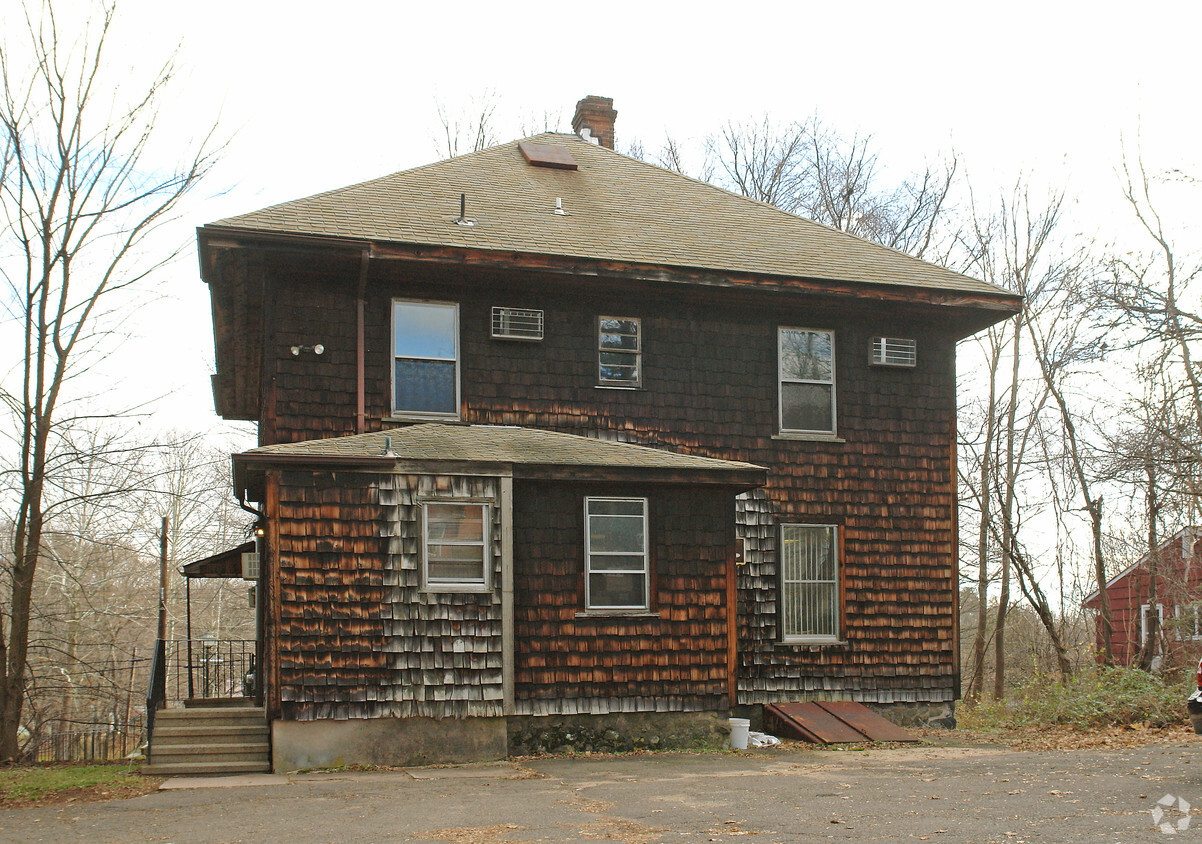 Building Photo - 2764 Whitney Ave