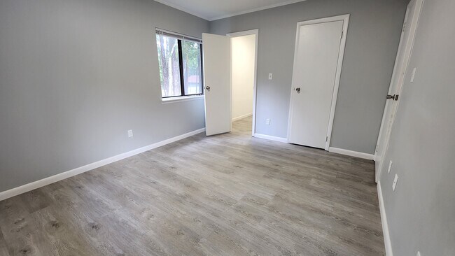 bedroom - 950 Forestbrook Rd