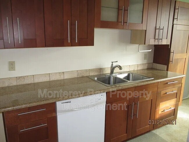 Foto del edificio - 696 Hawthorne St