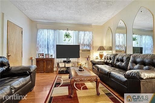Building Photo - 1 br, 1 bath Condo - 70 Vermont Ave