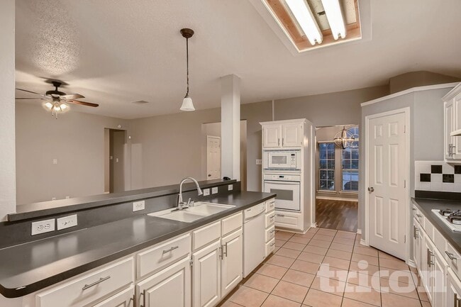 Foto del edificio - 2021 Cantura Dr