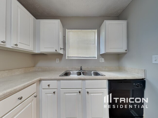 Building Photo - 1791 Killarney Dr SW
