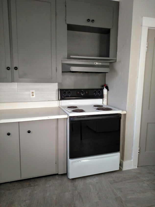 Stove - 575 E Church St