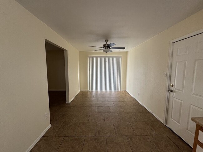 Foto del edificio - 5517 W Roma Ave