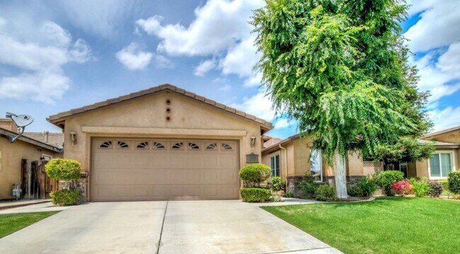 Foto del edificio - Welcome to the prestigious gated community...