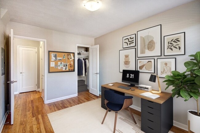 Interior Photo - Lock Vista