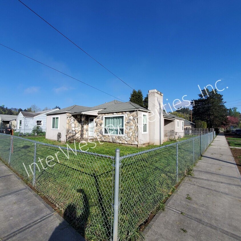 Foto principal - 3+bd 1.5 ba Single Level West Salem Home w...