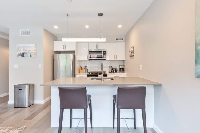 Building Photo - 244 Hanover St