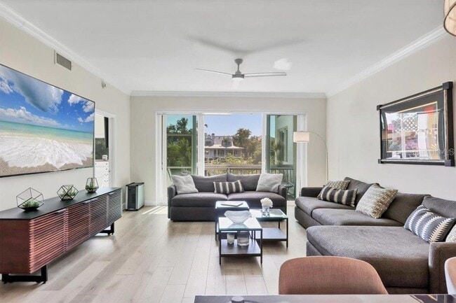 Building Photo - 862 Hudson Ave