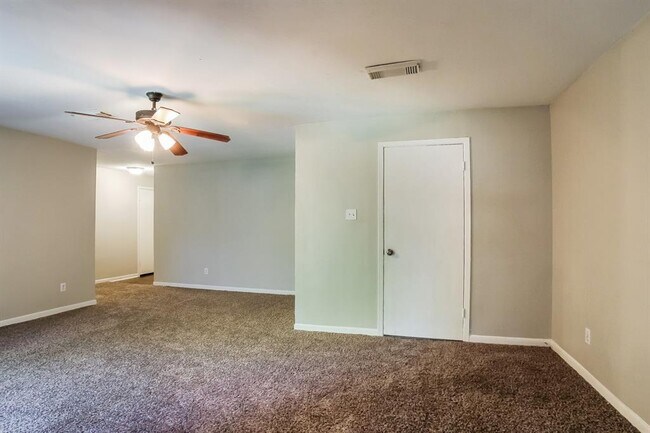 Building Photo - 17115 Woodburn Dr