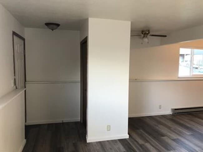 Building Photo - 215 8th St