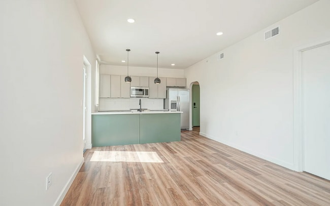 Photo - 1301 Bainbridge St Apartment