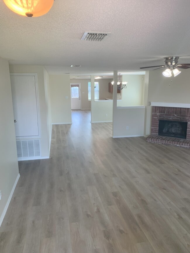 Building Photo - 714 Kinston Ct