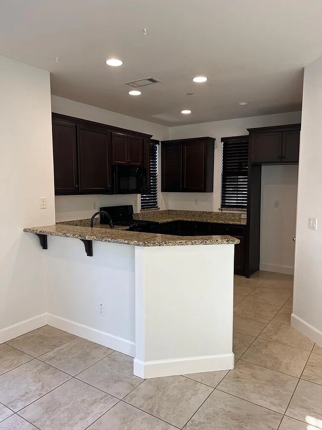 Kitchen - 761 Equinox Loop