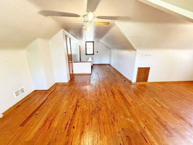 Foto del edificio - 3 BED 1 BATH BEAUTIFUL SINGLE FAMILY HOME
