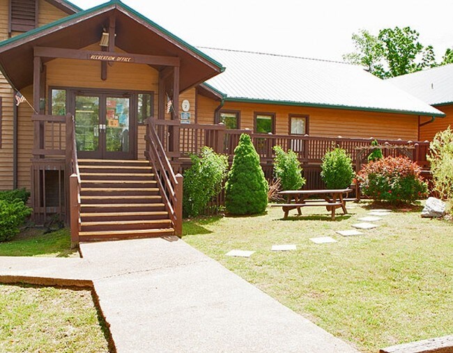 Natchez Trace RV Campground Apartments in Hohenwald, TN