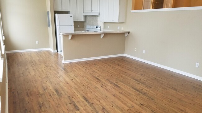 Apto. H - Water's Edge Apartments