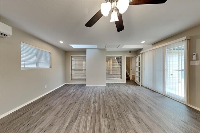 Building Photo - 2727 Dawn Star Dr