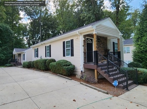 Building Photo - 1036 Ranch Dr