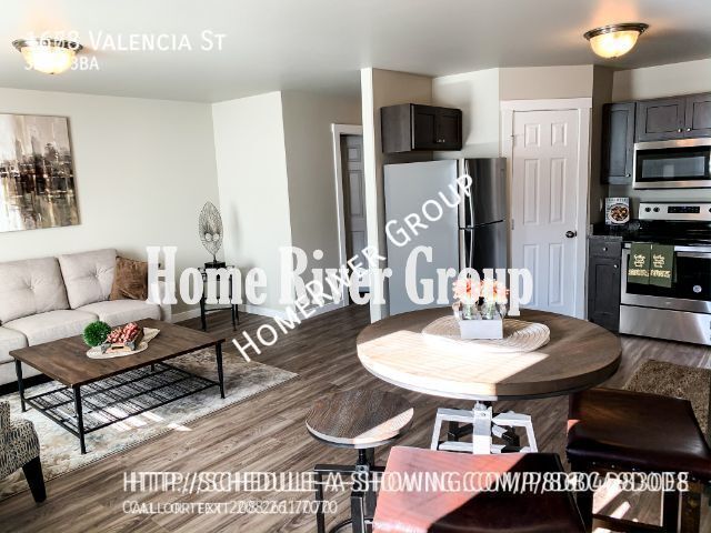 Building Photo - Great 3-Bed 2.5-Bath Townhome with Garage!