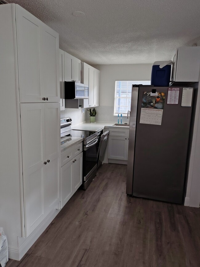 Foto del edificio - 313 Dirksen Dr