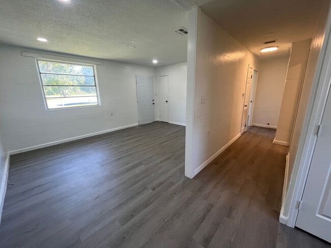 Building Photo - 823 McGee St NE