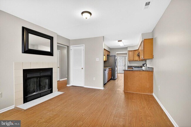 Building Photo - 70 Hampshire Dr