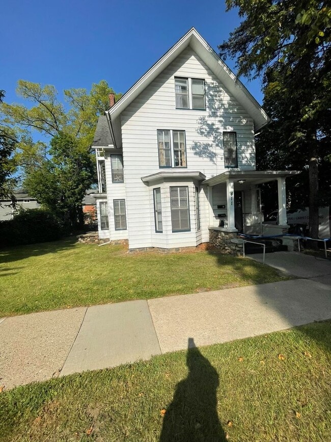 Building Photo - 411 N State St