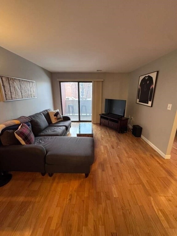 Building Photo - 20 Central St