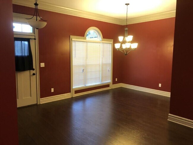 Foto del edificio - Modern Elegance in Valdosta: Spacious 4BR/...