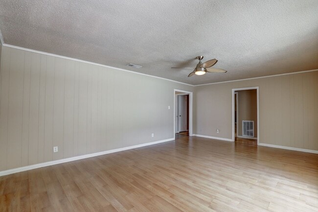 Building Photo - 1717 S Park Rd