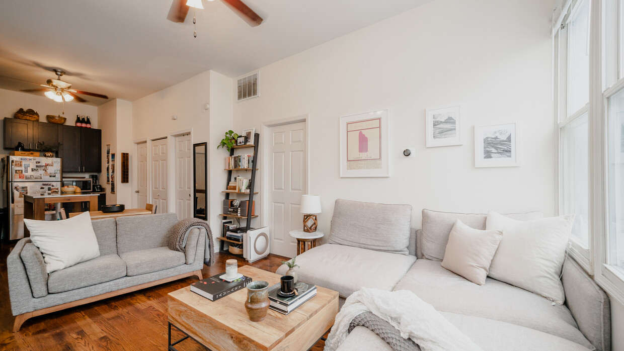 Living Room - 1644 N Artesian Ave