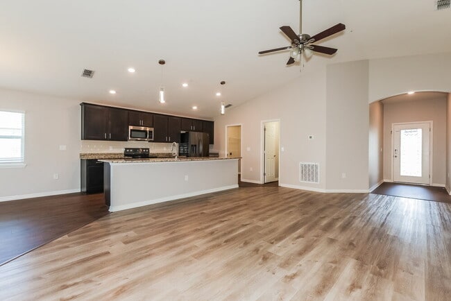 Foto del edificio - 6784 Hanworth Ln