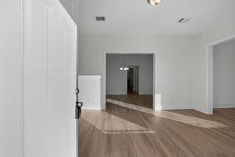 Building Photo - 304 W Vulcan St