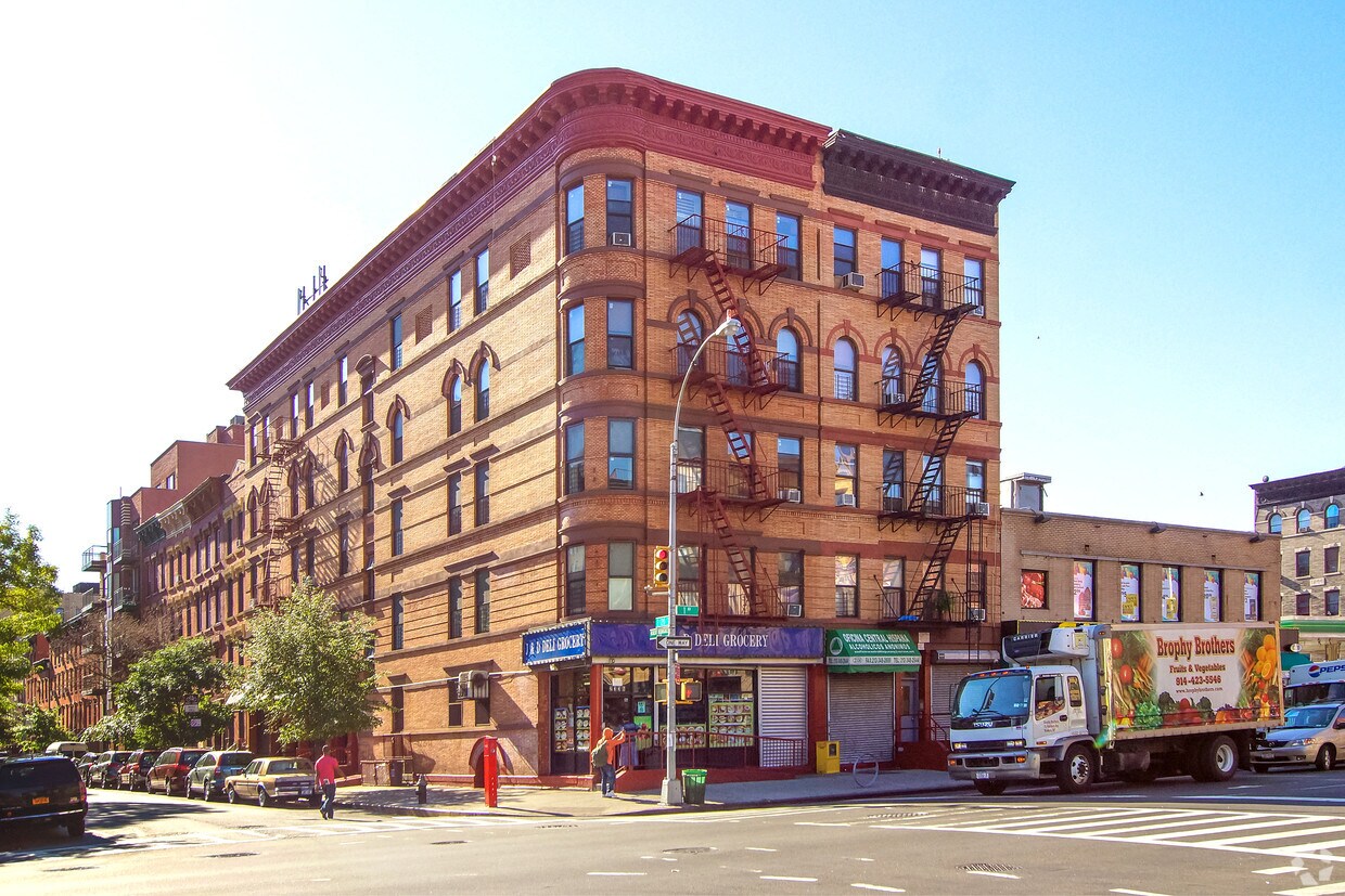 Foto del edificio - 2336 First Ave