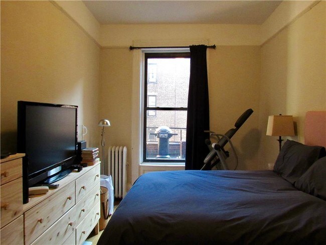 Building Photo - 102 W 86th St