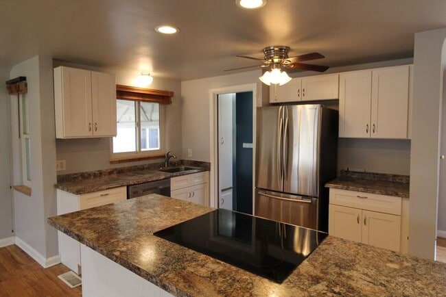 Building Photo - Wonderful Old Town Bungalow